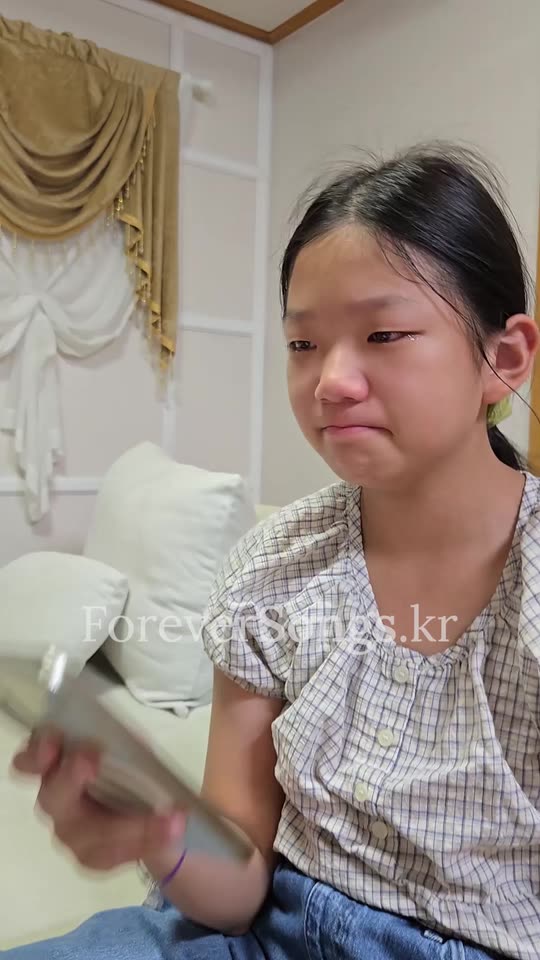 맞춤 노래를 들은 고객의 반응 영상 4