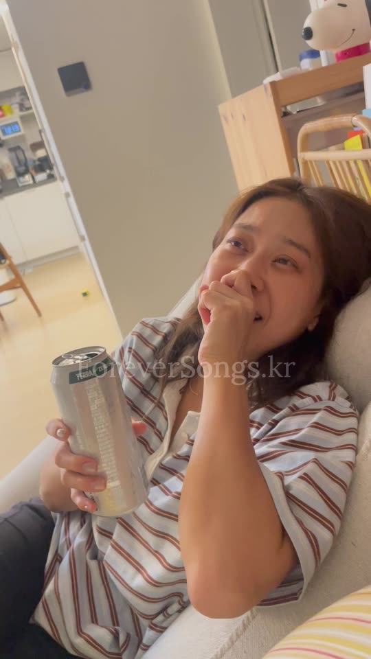 맞춤 노래를 들은 고객의 반응 영상 6