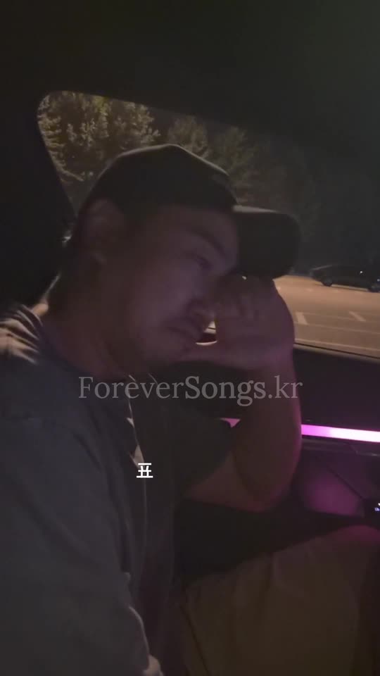 맞춤 노래를 들은 고객의 반응 영상 9