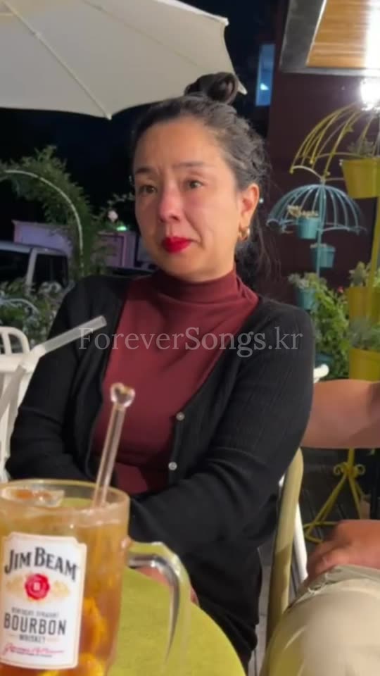 맞춤 노래를 들은 고객의 반응 영상 10